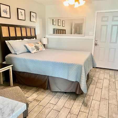Budget Friendly Condo Perfect For A Romantic Getaway Within Walking Distance To The Beach! Gulf Shores Extérieur photo