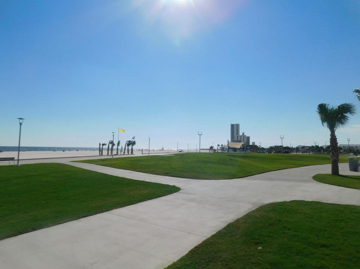 Budget Friendly Condo Perfect For A Romantic Getaway Within Walking Distance To The Beach! Gulf Shores Extérieur photo